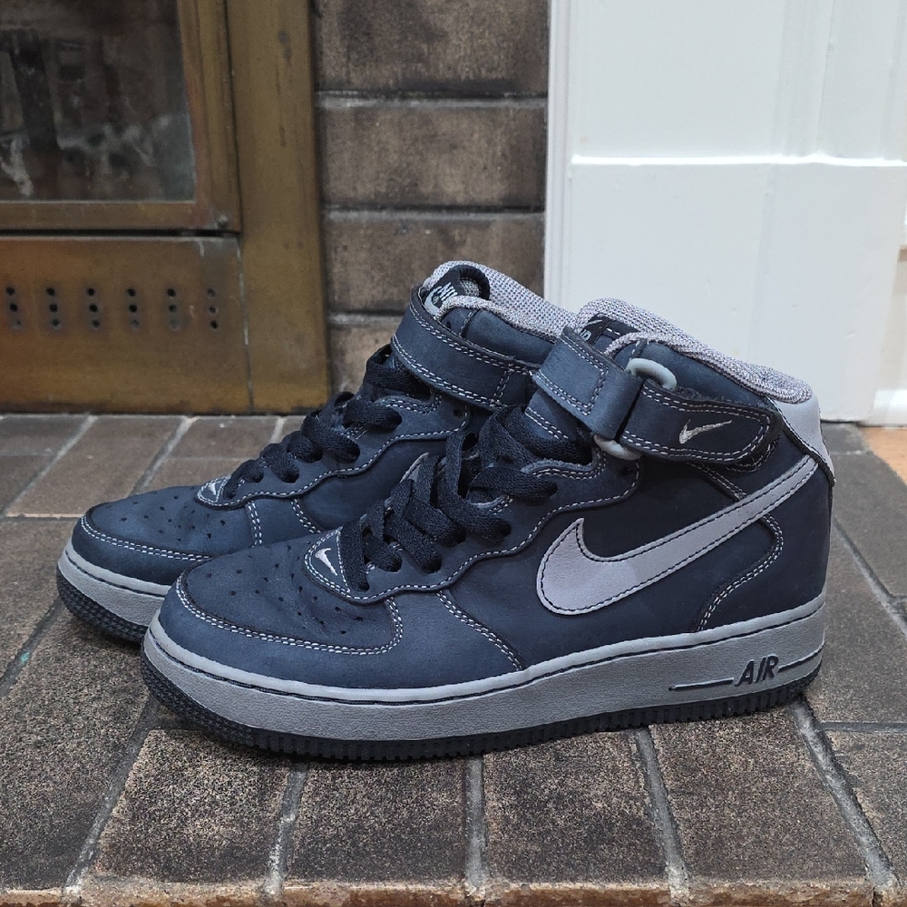 Rare Find Nike Air Force 1 Mid in the "Dark Obsidian/Stealth" Boys 6Y/Womens 7.5